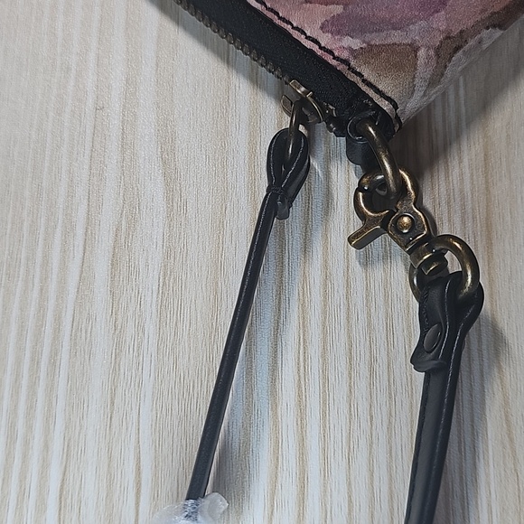 NEW Frye Effie Floral Print Wristlet NWT Zip-around card holder Gold Hardware - Picture 4 of 11